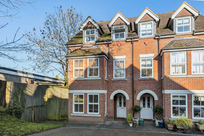 4 Bedroom Semi-Detached House To Rent In Elton Close, Headington, OX3