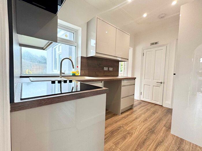 3 Bedroom Bungalow To Rent In Whitehall Lane, Erith, DA8