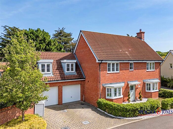 4 Bedroom Detached House For Sale In Pot Inn Close, Runwell, Wickford, SS11