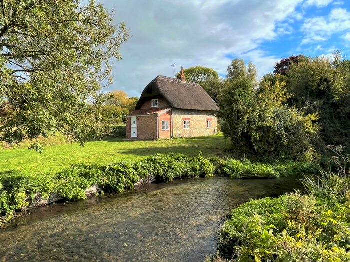 2 Bedroom Cottage To Rent In , BA12