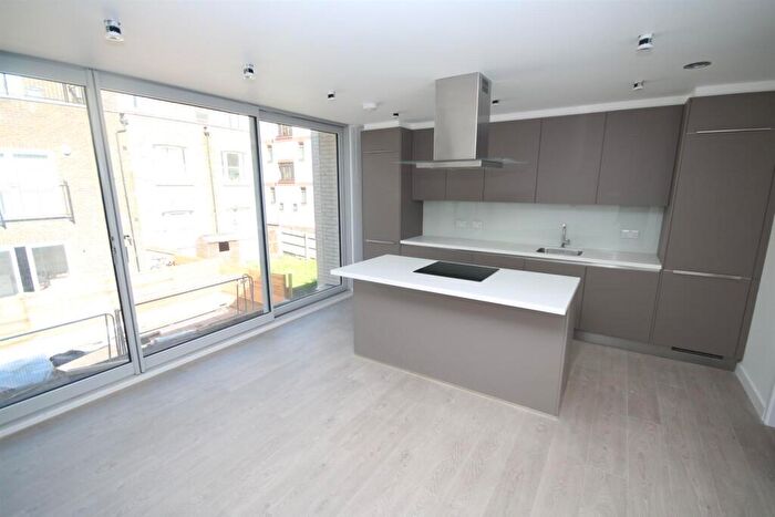 1 Bedroom Apartment To Rent In Seven Sisters Road, Finsbury Park, N4