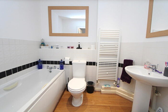 2 Bedroom Flat For Sale In Madison Avenue, Brierley Hill., DY5