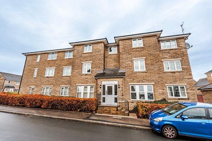 2 Bedroom Flat For Sale In Highfield Chase, Dewsbury, WF13
