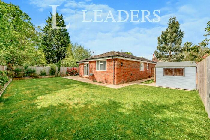 3 Bedroom Bungalow To Rent In Tushmore Crescent, RH10