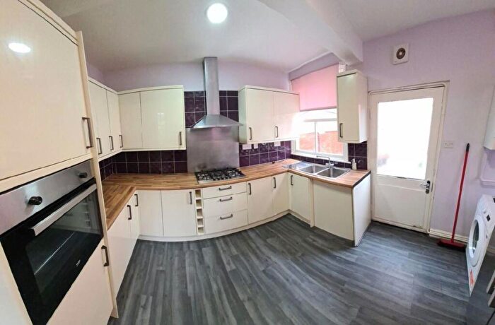 6 Bedroom House To Rent In Saxby Street, Leicester, LE2