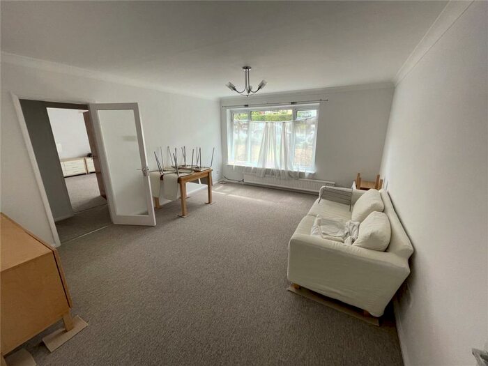 1 Bedroom Apartment To Rent In Ashley Court, - Somerset Road, New Barnet, Hertfordshire, EN5