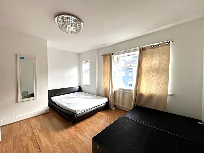 4 Bedroom Terraced House To Rent In Chadwin Road, London, E13