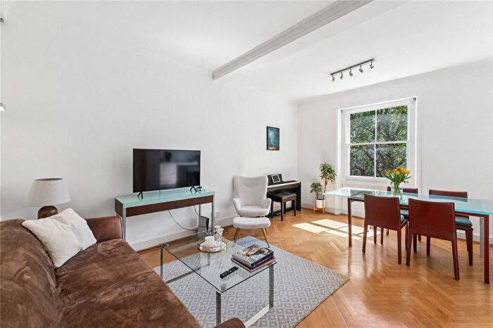 2 Bedroom Flat For Sale In Arundel Gardens, London, W11