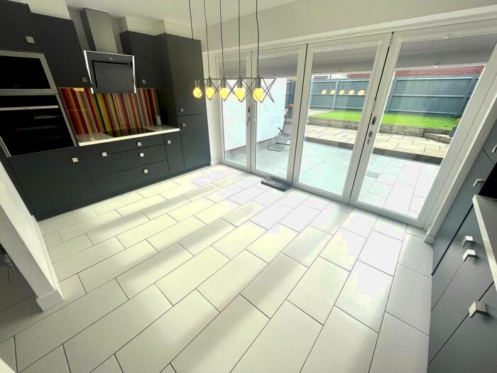 3 Bedroom Town House To Rent In Rymill Drive, Oakwood, Derby, DE21