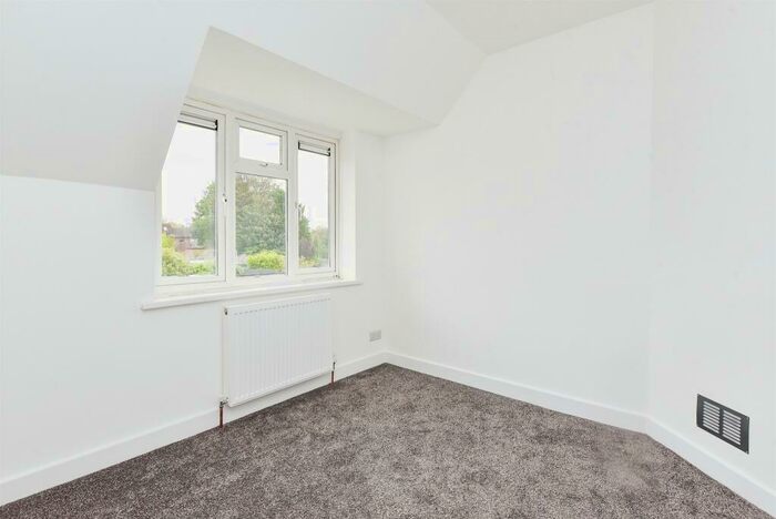 3 Bedroom Semi-Detached House For Sale In Woodlands Road, Chippenham, SN14