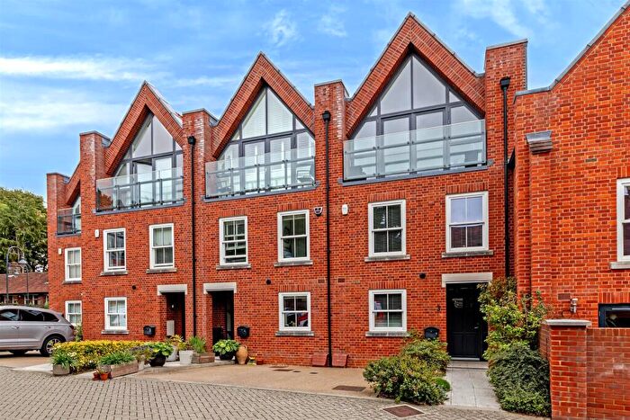 4 Bedroom Property For Sale In City Centre, St. Albans, AL1