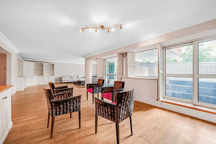 3 Bedroom Flat For Sale In St James Terrace, St John's Wood, London, NW8