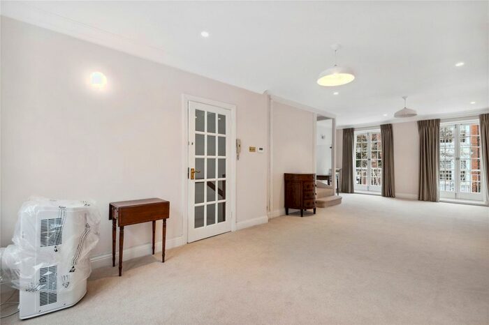 3 Bedroom Terraced House To Rent In Holland Park Road, London, W14