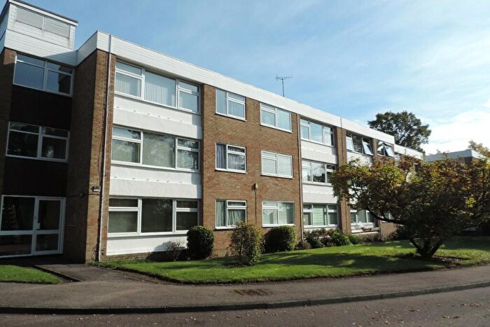 2 Bedroom Flat To Rent In Heathfield Close, Potters Bar, Hertfordshire, EN6