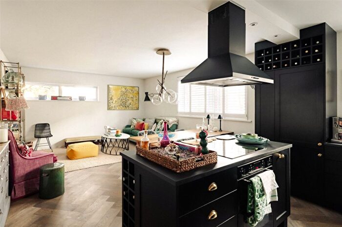 2 Bedroom Flat For Sale In Ashdown Lodge, C Chepstow Villas, Notting Hill, W11