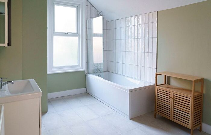 2 Bedroom Flat To Rent In Danesmead Terrace, Margate, Kent, CT9