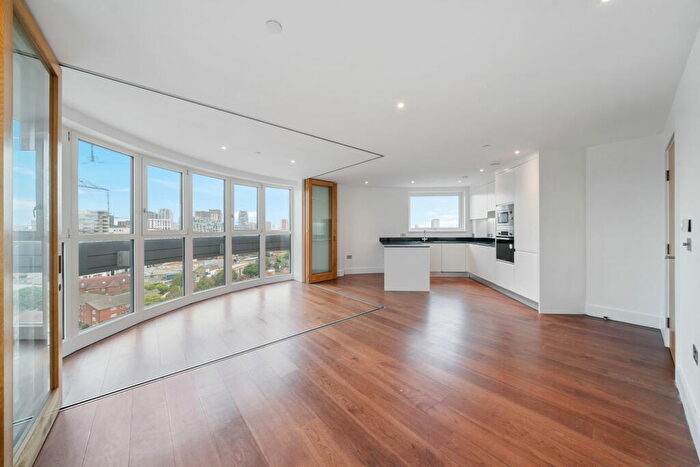 2 Bedroom Apartment For Sale In Western Gateway, London, E16