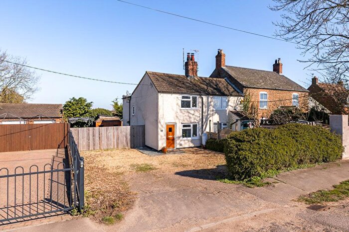 2 Bedroom End Of Terrace House For Sale In Barrier Bank, Cowbit, PE12