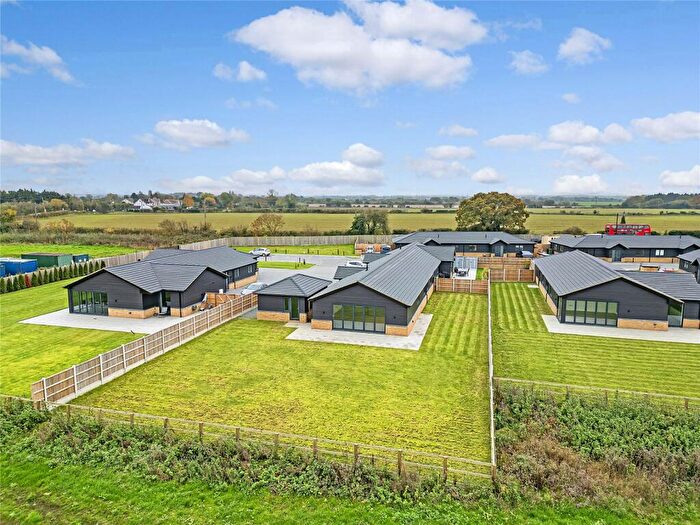 4 Bedroom Bungalow For Sale In Greyhound Grove, Upminster, RM14