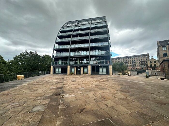 2 Bedroom Flat For Sale In Salts Mill Road, Shipley, BD17