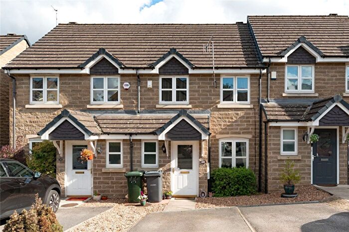 3 Bedroom Terraced House For Sale In Summerley Court, Idle, BD10