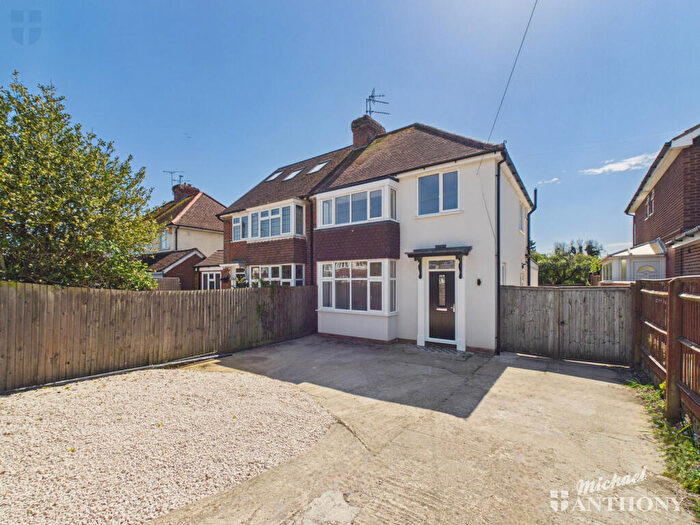 3 Bedroom Semi-Detached House For Sale In Tring Road, Aylesbury, HP20