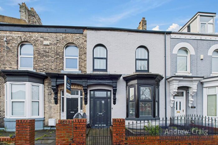 3 Bedroom Terraced House For Sale In Westoe Road, South Shields, NE33