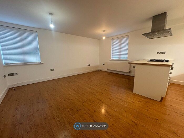 2 Bedroom Flat To Rent In Grosvenor Place, Colchester, CO1
