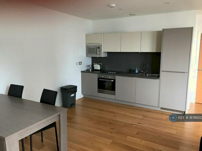 2 Bedroom Flat To Rent In High Street, Manchester, M4