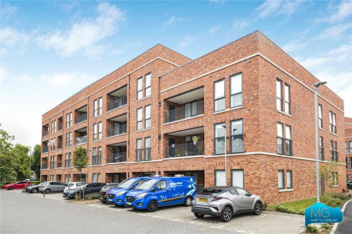 1 Bedroom Apartment For Sale In Thorneycroft Road, London, N20