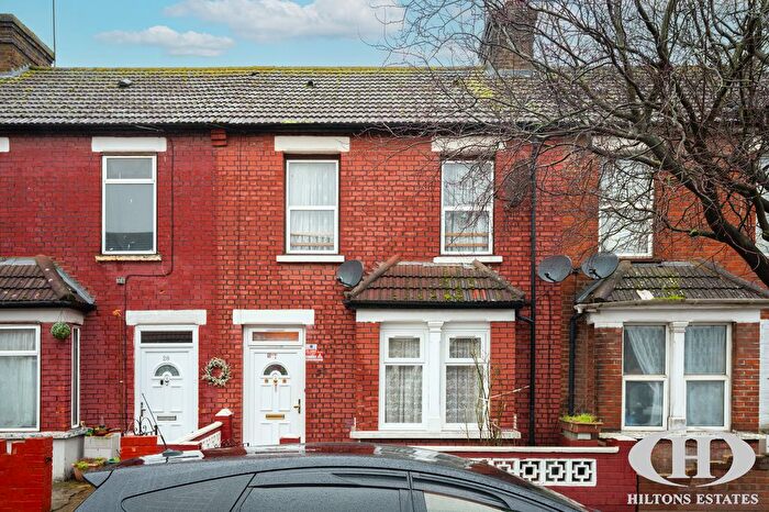3 Bedroom Terraced House For Sale In Trinity Road, Southall, UB1