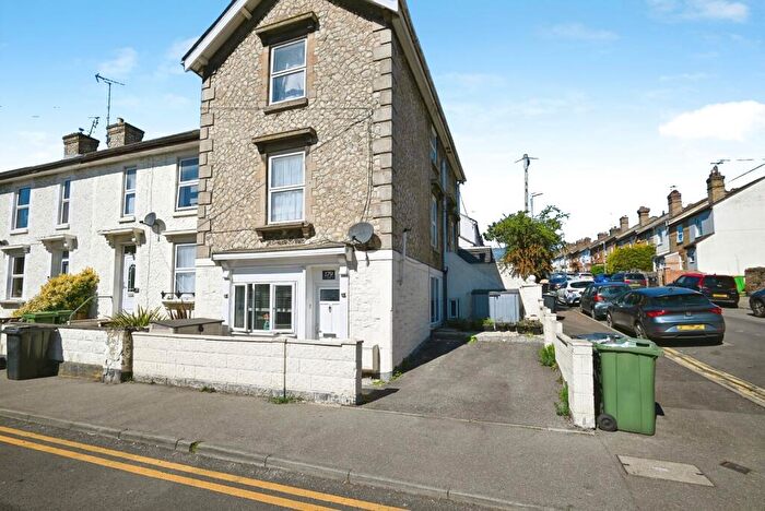 2 Bedroom Maisonette For Sale In Upper Fant Road, Maidstone, Kent, ME16