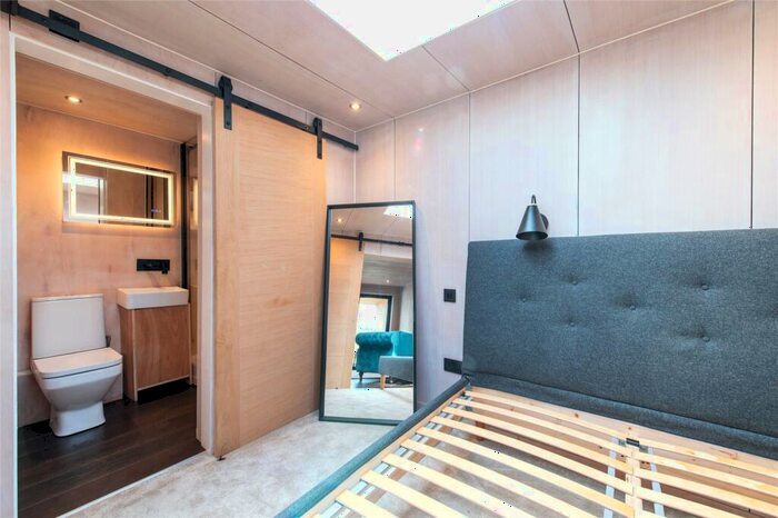 1 Bedroom Detached House For Sale In Manor Lane, Rochester, Kent, ME1