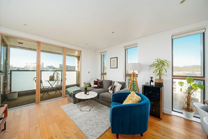 2 Bedroom Flat For Sale In Vicars Road, Kentish Town, NW5