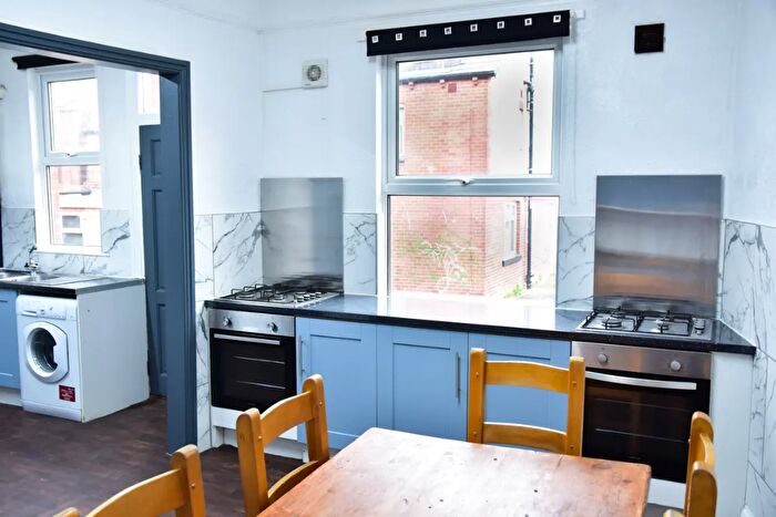7 Bedroom Terraced House To Rent In Headingley Avenue, Leeds, West Yorkshire, LS6