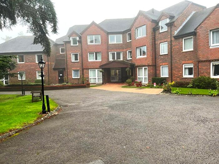 1 Bedroom Apartment To Rent In Tanners Lane, Haslemere, Surrey, GU27