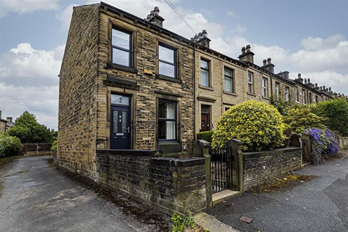 3 Bedroom End Terrace House For Sale In Regent Road, Edgerton, Huddersfield, HD1