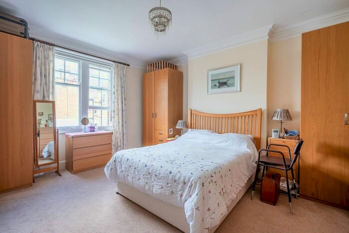 2 Bedroom Flat To Rent In St Johns Avenue, Putney, London, SW15