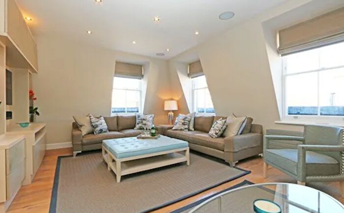 3 Bedroom Flat To Rent In Ennismore Gardens, London, SW7