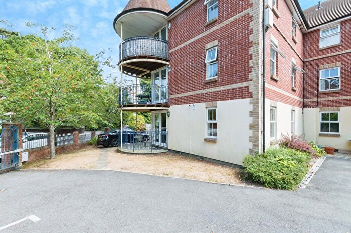 2 Bedroom Flat For Sale In Surrey Road, Bournemouth, BH4