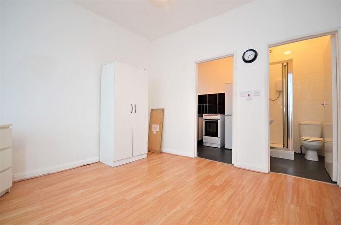 1 Bedroom Studio To Rent In Tiverton Road, Hounslow, TW3