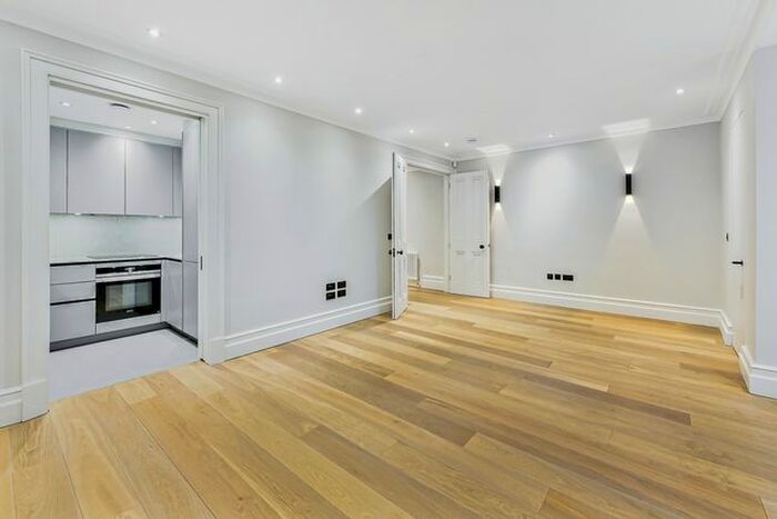 2 Bedroom Flat To Rent In Sloane Gardens, London, SW1W
