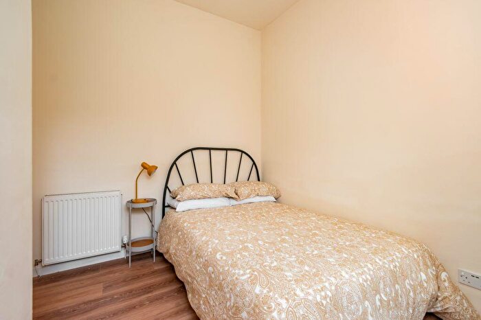 1 Bedroom Flat For Sale In / Milton Street, Edinburgh, EH8