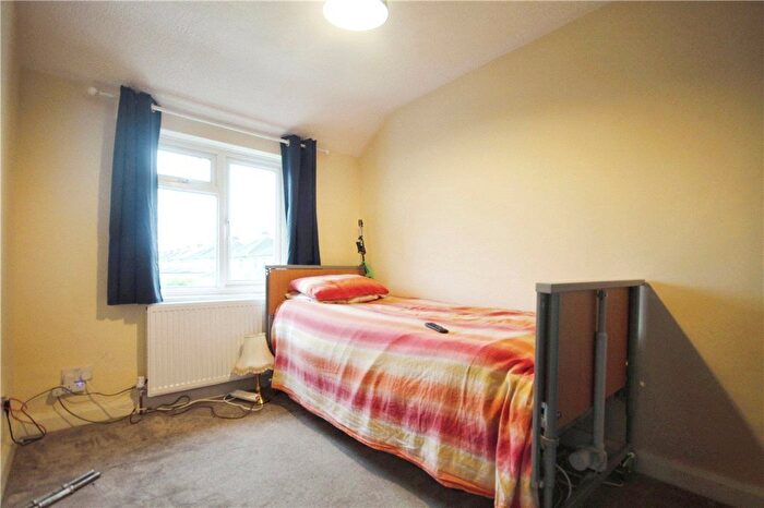2 Bedroom End Of Terrace House To Rent In Marsh Lane, Addlestone, Surrey, KT15
