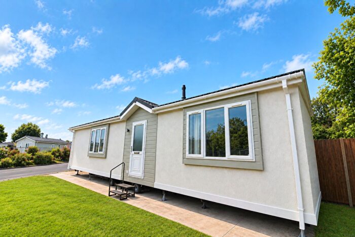 1 Bedroom Park Home For Sale In Hillside Park, Baldock, SG7