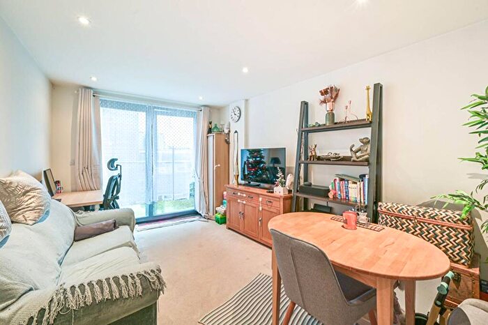 1 Bedroom Flat For Sale In High Road, Willesden Green, London, NW10