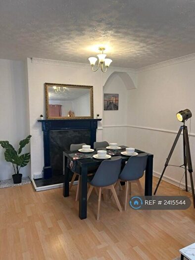2 Bedroom Flat To Rent In Craster Square, Newcastle Upon Tyne, NE3