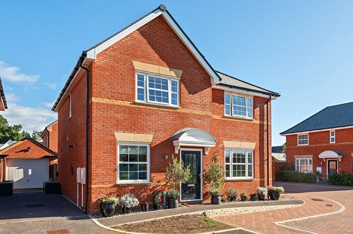 4 Bedroom Detached House For Sale In Acres Close, Wimborne, BH21