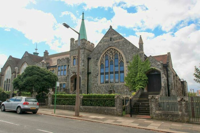 2 Bedroom Flat To Rent In Kings Road, Westcliff-On-Sea, SS0