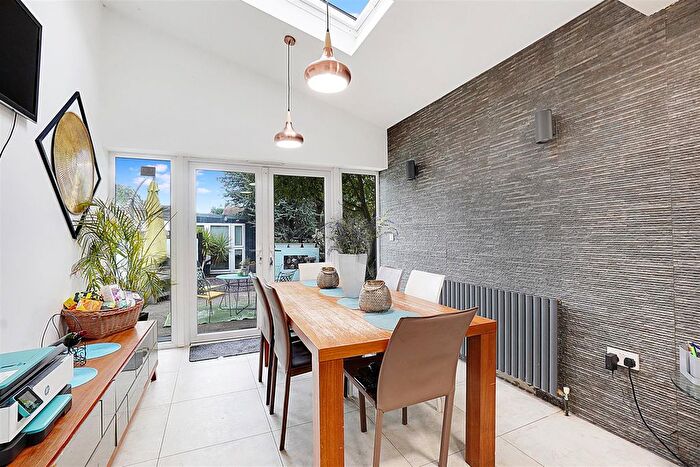 4 Bedroom Detached House For Sale In First Avenue, Gillingham, ME7